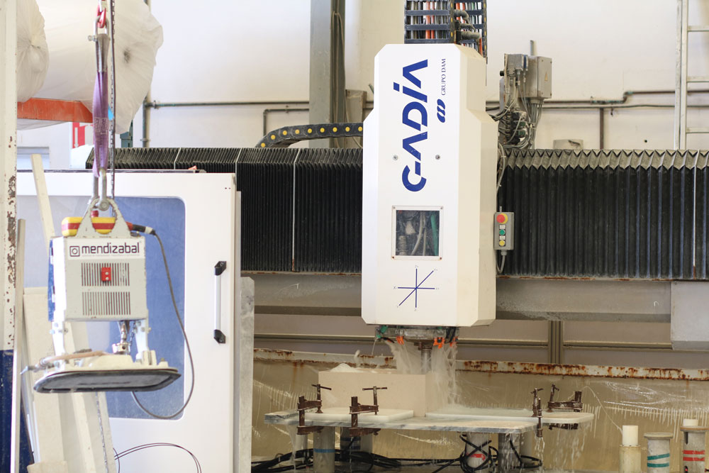 M&aacute;quina control num&eacute;rico 4 ejes