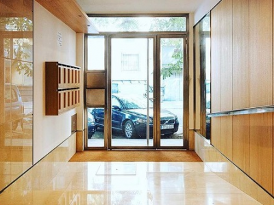 ENTRADA EDIFICIO DE VIVIENDAS