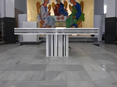 MESA DE ALTAR Y AMBÓN PARROQUIA DE LA SAGRADA FAMILIA. SEVILLA